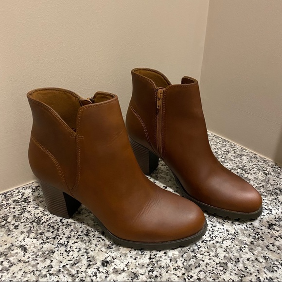 Clarks Women's Verona Trish Ankle Boot - Picture 2 of 8